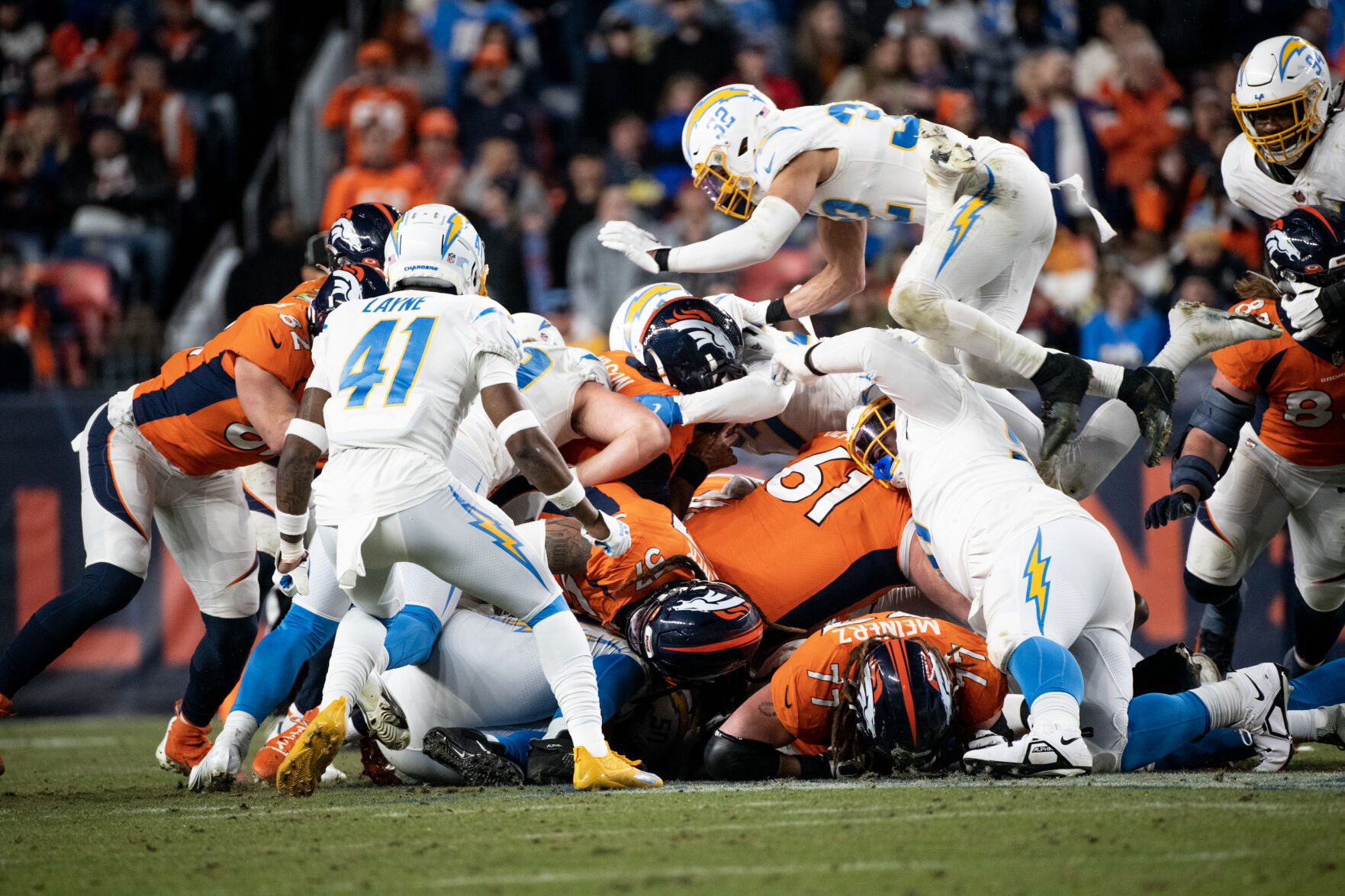 010923-sports-broncos 9.JPG